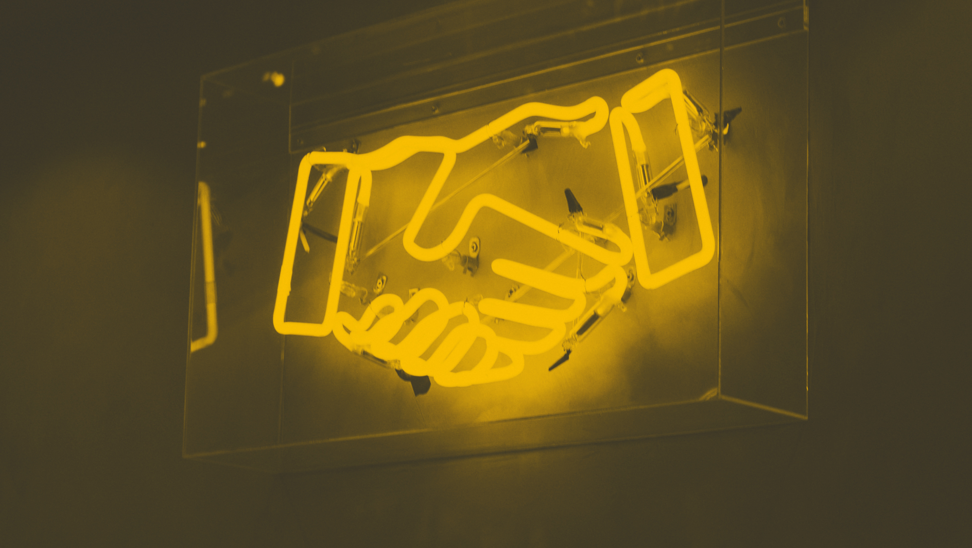 BG-Onboarding-Handshake-DUO-Ylw